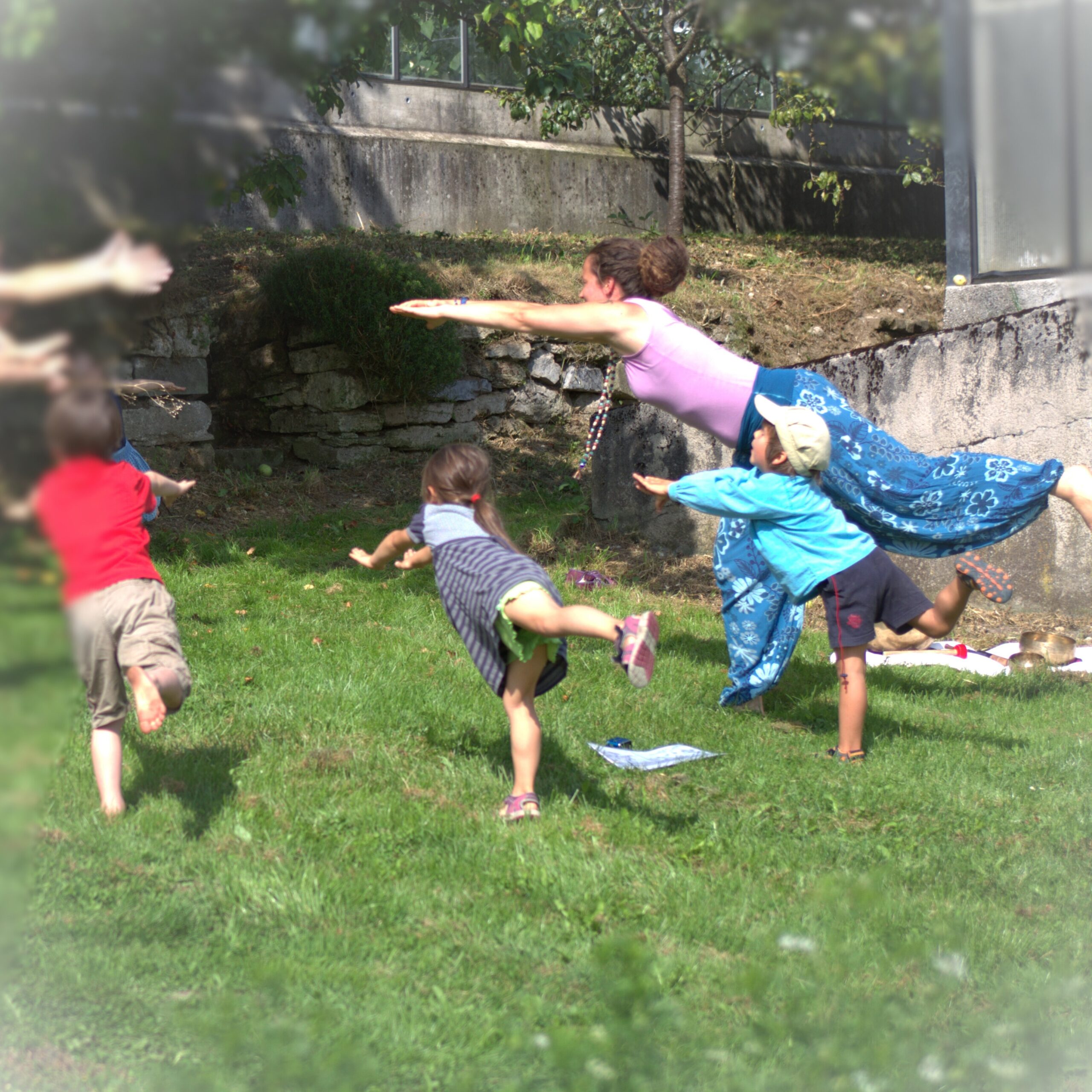 Kinderyoga draussen Kinderyoga draußen | Yoga | Achtsamerleben
